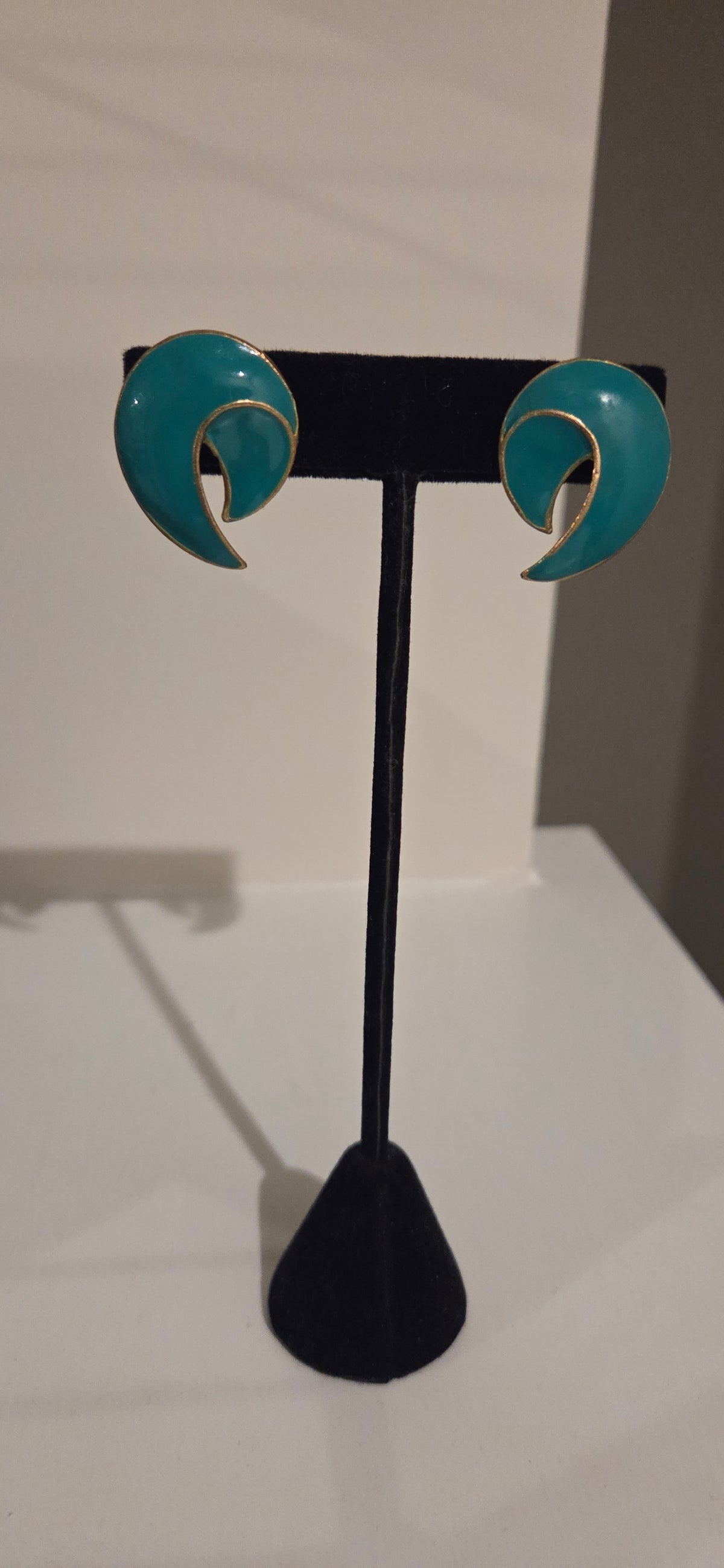 Post back green swirl Earrings